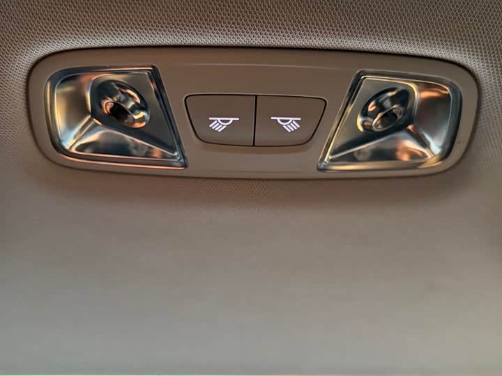 Фото 13 - Audi Q2L