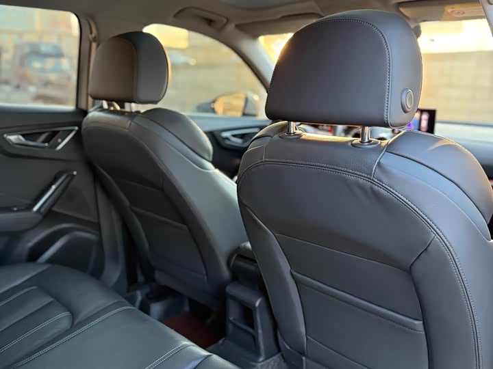 Фото 14 - Audi Q2L