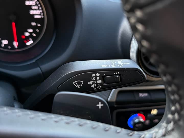 Фото 17 - Audi Q2L