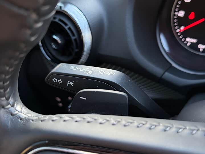 Фото 18 - Audi Q2L