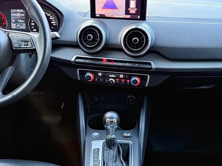 Фото 24 - Audi Q2L