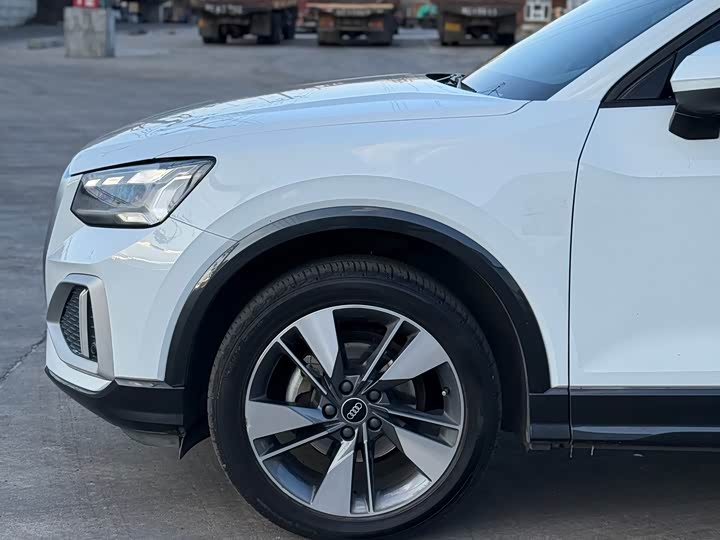 Фото 27 - Audi Q2L