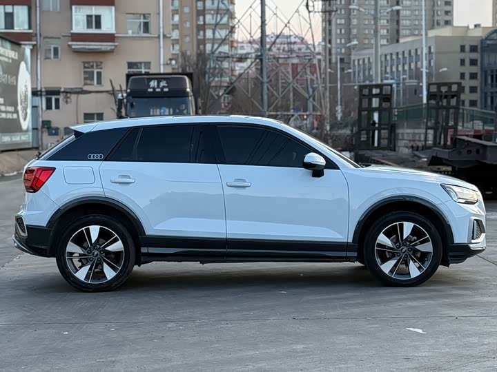 Фото 30 - Audi Q2L