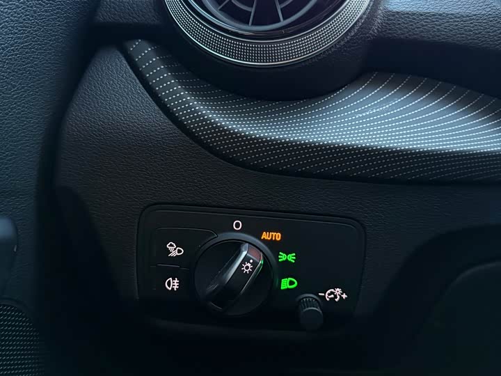 Фото 33 - Audi Q2L