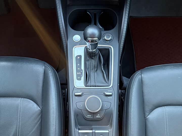 Фото 34 - Audi Q2L