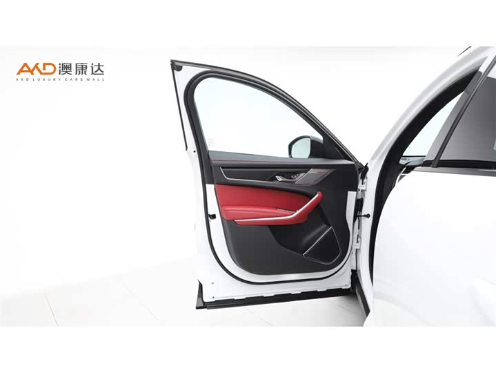 Фото 10 - Jaguar F-Pace