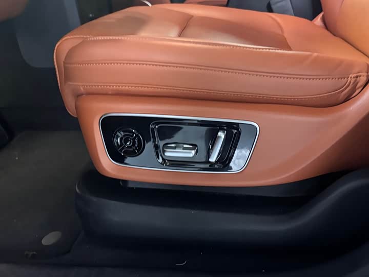 Фото 12 - LiXiang L8