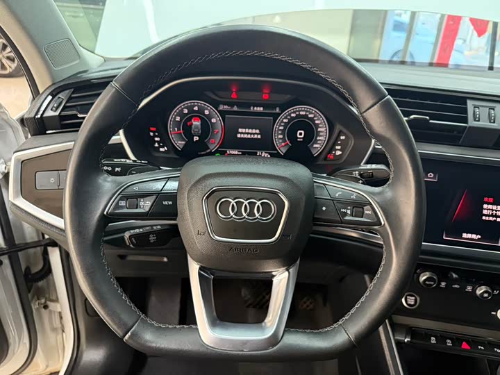 Фото 11 - Audi Q3