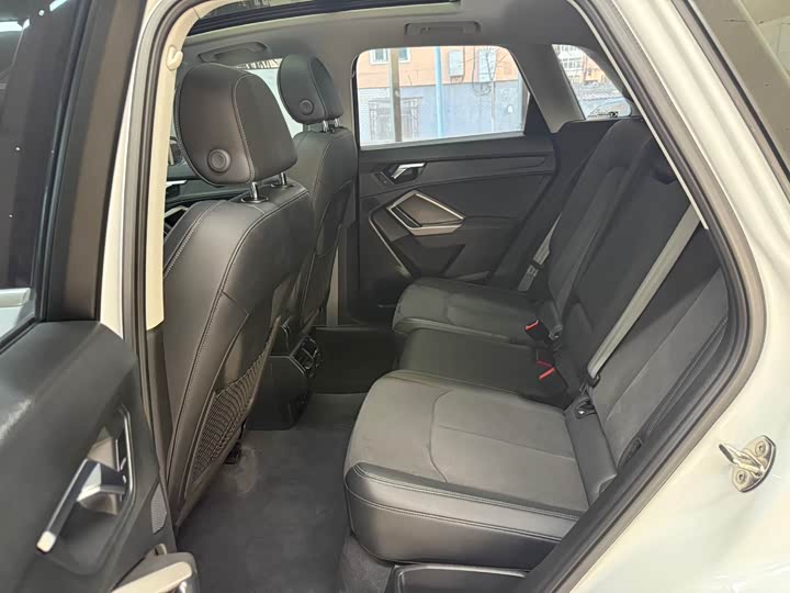 Фото 18 - Audi Q3