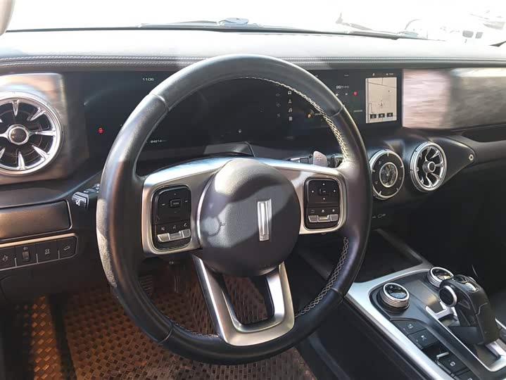 Фото 15 - Tank 300