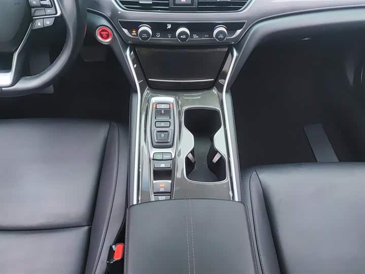 Фото 16 - Honda Accord