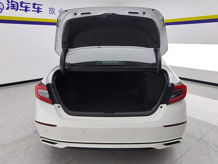 Фото 4 - Honda Accord