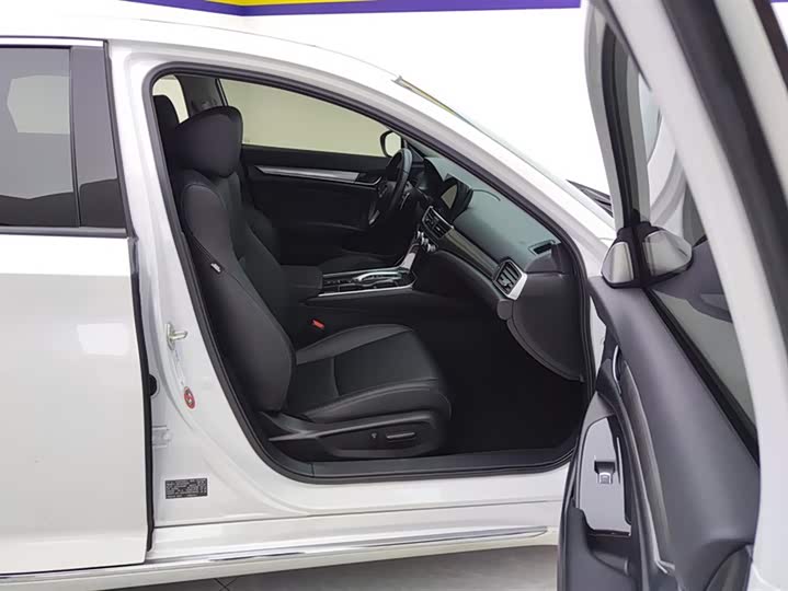 Фото 8 - Honda Accord