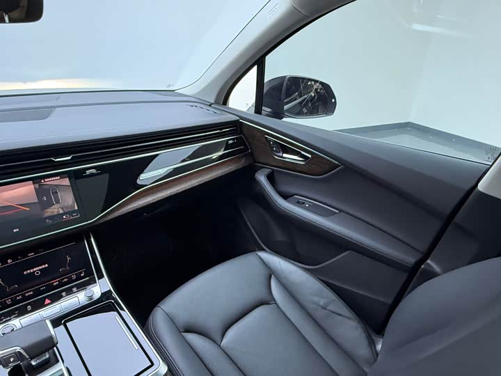 Фото 14 - Audi Q7