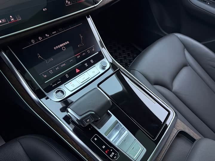 Фото 22 - Audi Q7