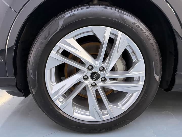 Фото 27 - Audi Q7