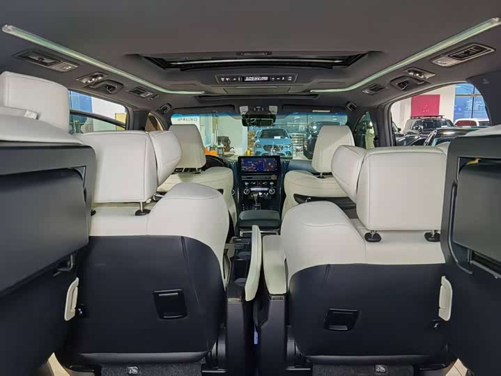 Фото 8 - Lexus LM