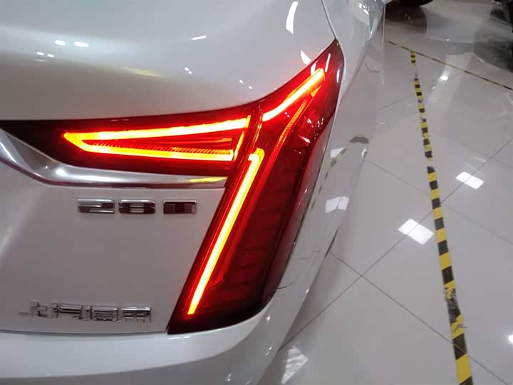 Фото 8 - Cadillac CT6