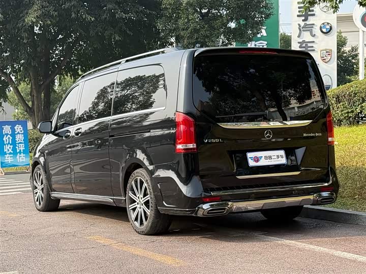 Фото 4 - Mercedes-Benz V-Class