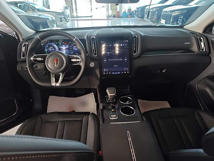 Фото 10 - Hongqi HS3 Hybrid