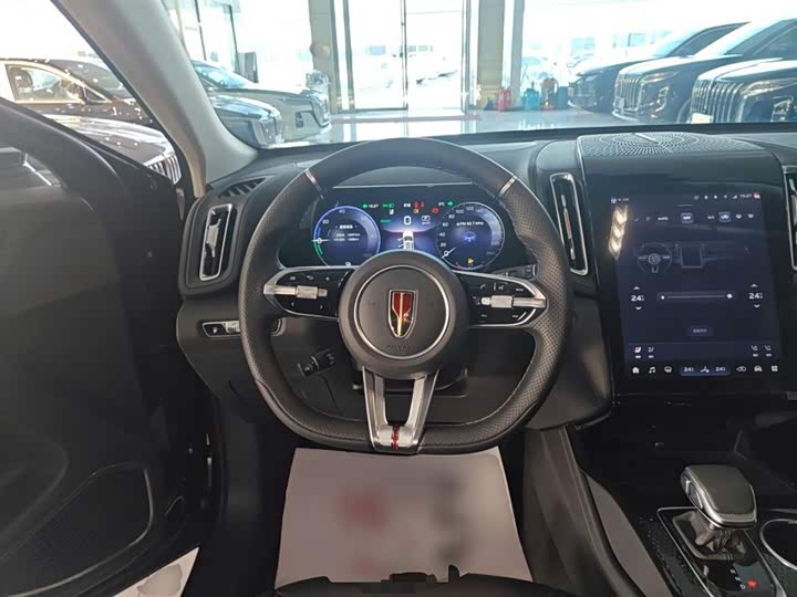 Фото 11 - Hongqi HS3 Hybrid