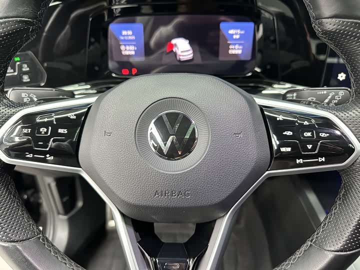 Фото 13 - Volkswagen Golf