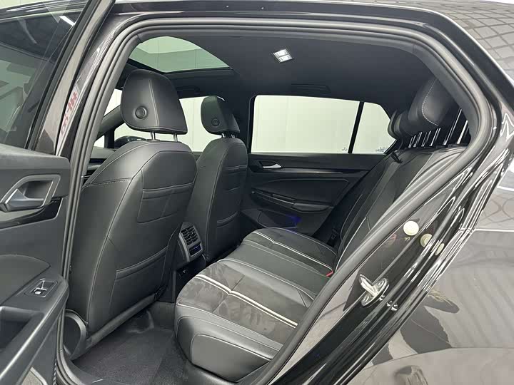 Фото 5 - Volkswagen Golf