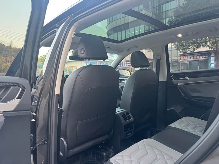 Фото 14 - Volkswagen Tayron