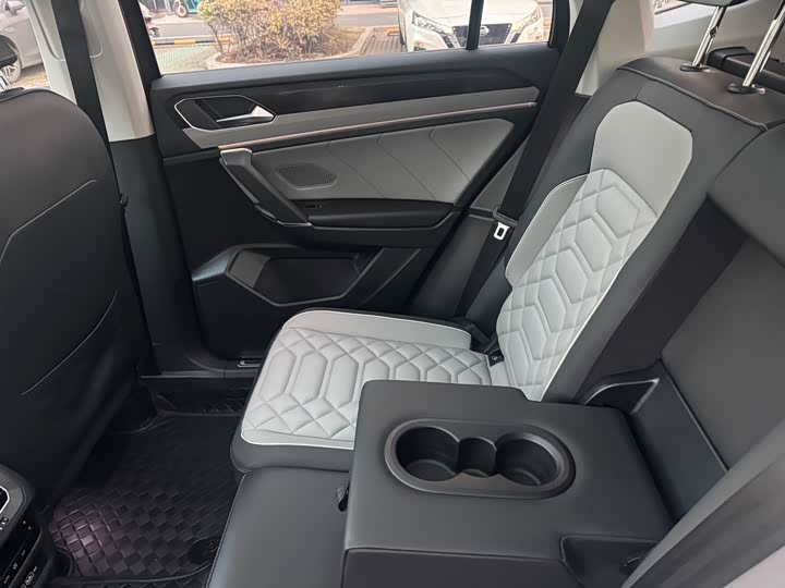 Фото 15 - Volkswagen Tayron