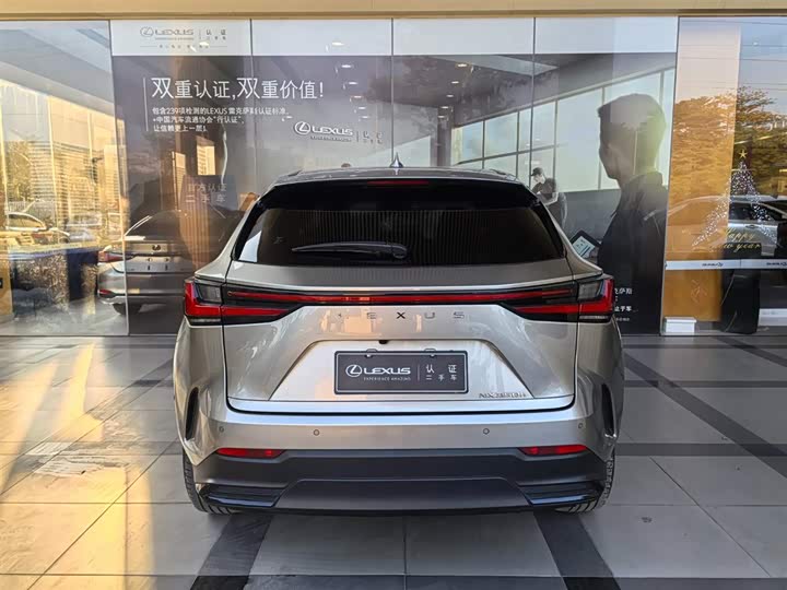 Фото 3 - Lexus NX