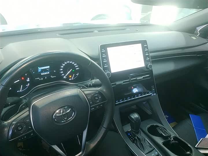 Фото 10 - Toyota Avalon