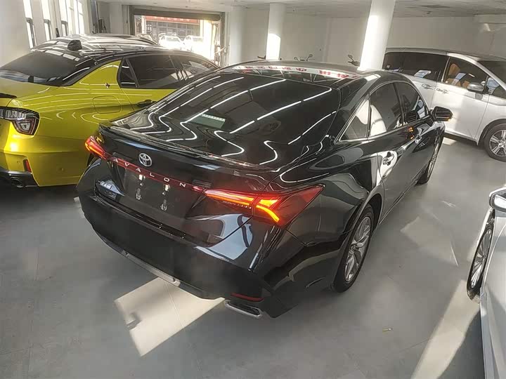 Фото 7 - Toyota Avalon