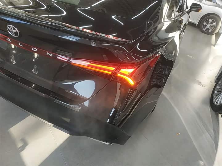 Фото 8 - Toyota Avalon