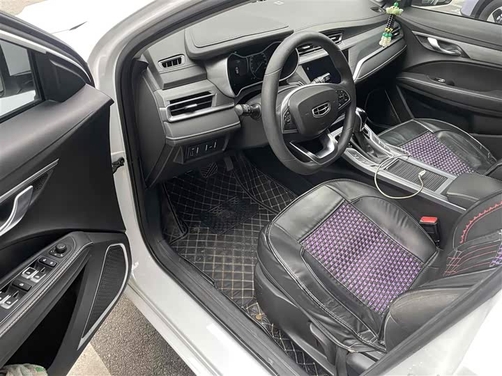 Фото 2 - Geely Emgrand