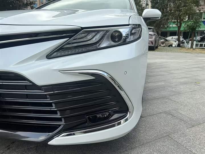 Фото 10 - Toyota Camry