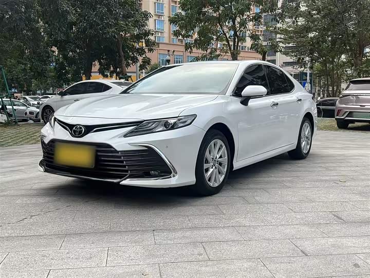 Фото 2 - Toyota Camry