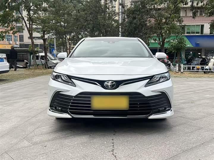 Фото 4 - Toyota Camry