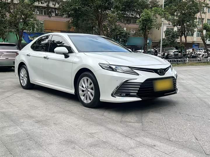 Фото 5 - Toyota Camry