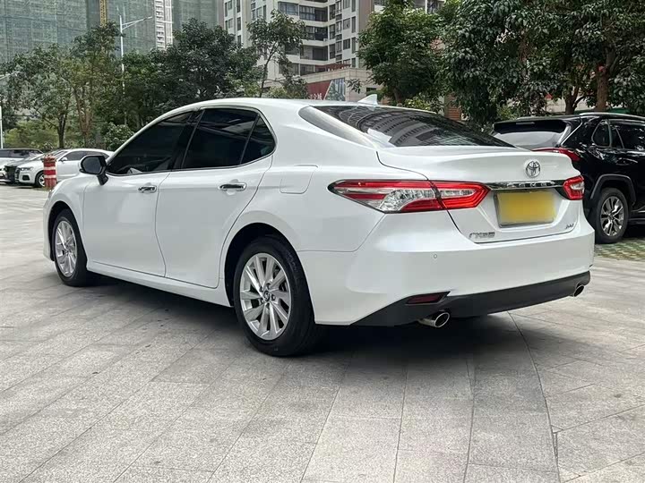 Фото 7 - Toyota Camry