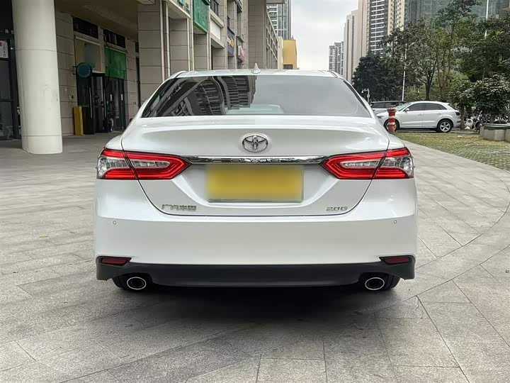 Фото 8 - Toyota Camry