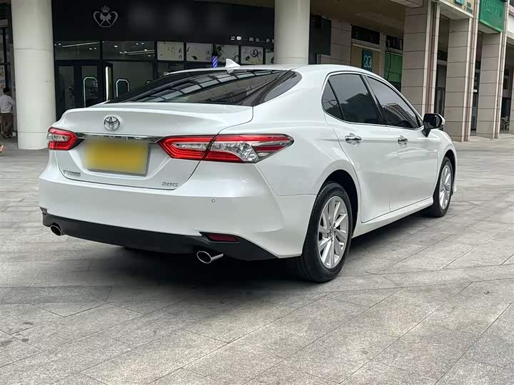 Фото 9 - Toyota Camry