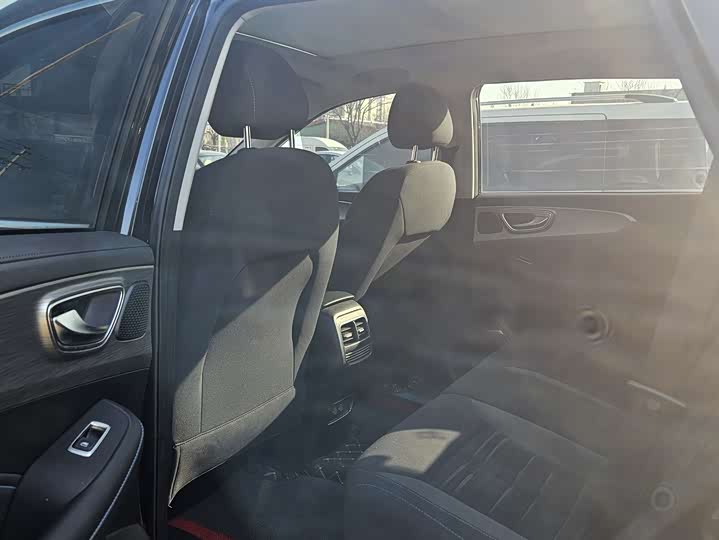 Фото 5 - Roewe RX5