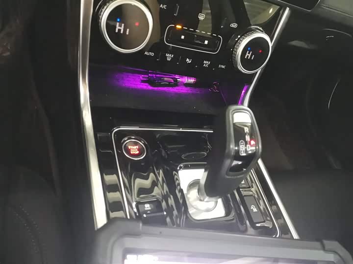 Фото 14 - Jaguar XE L