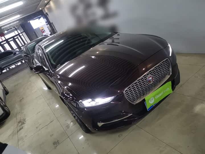 Фото 4 - Jaguar XE L