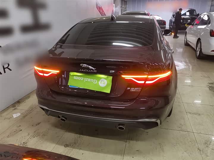 Фото 6 - Jaguar XE L