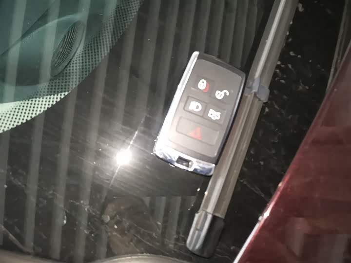 Фото 9 - Jaguar XE L