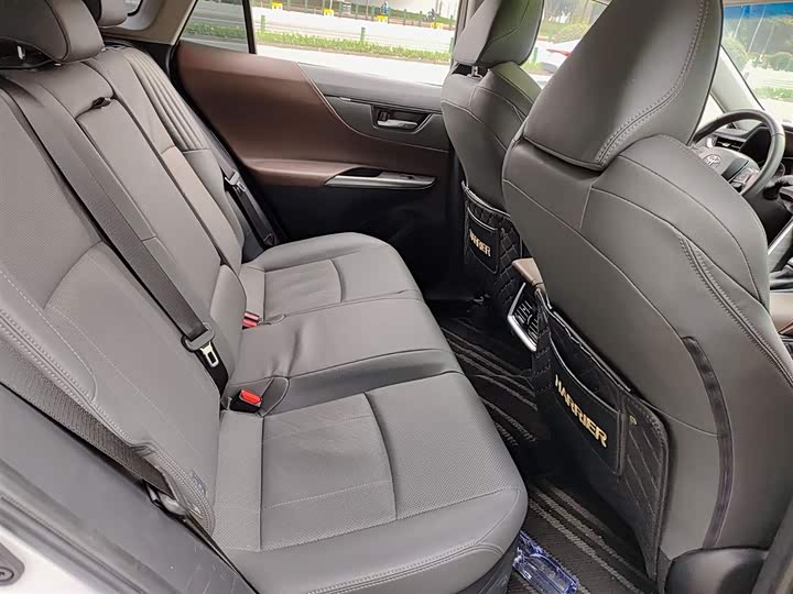 Фото 10 - Toyota Harrier