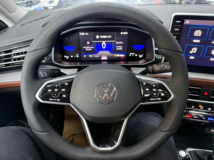 Фото 10 - Volkswagen Sagitar L