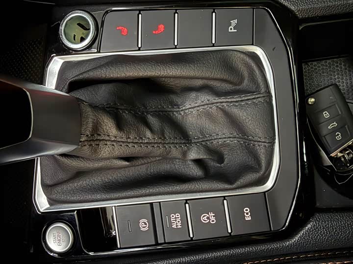 Фото 18 - Volkswagen Sagitar L