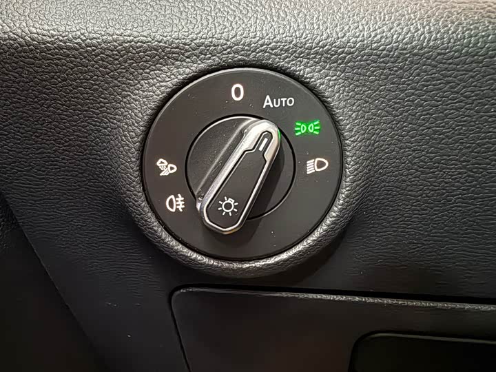 Фото 19 - Volkswagen Sagitar L